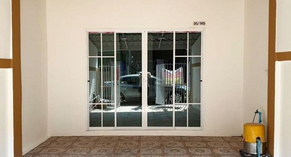 For sale 3 bedrooms townhouse in Mueang Samut Sakhon, Samut Sakhon