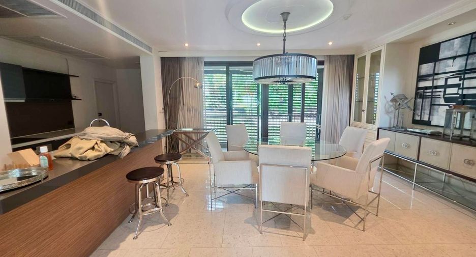 À louer 3 chambres condo à Yan Nawa, Bangkok
