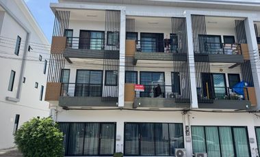 À vendre 6 chambres local commercial à Si Racha, Chonburi