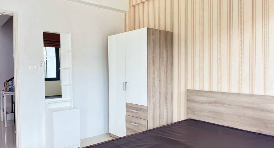 À vendre 6 chambres local commercial à Si Racha, Chonburi