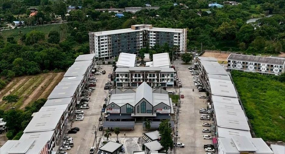 À vendre 6 chambres local commercial à Si Racha, Chonburi