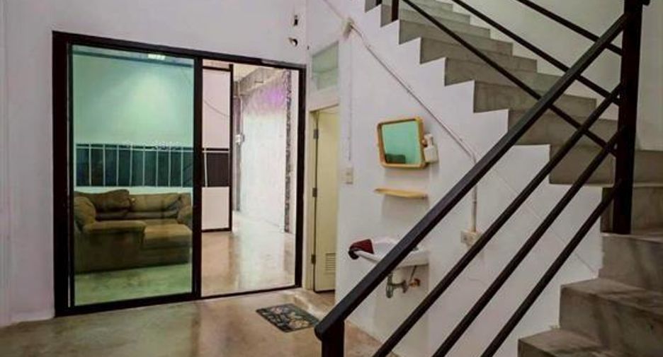 Local comercial en venta de 2 habitaciones en Lam Luk Ka, Pathum Thani