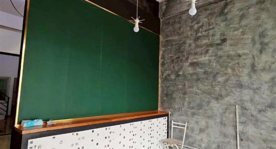 Local comercial en venta de 2 habitaciones en Lam Luk Ka, Pathum Thani