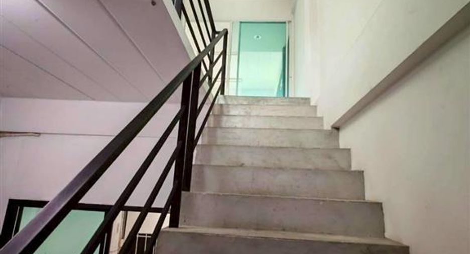 Local comercial en venta de 2 habitaciones en Lam Luk Ka, Pathum Thani