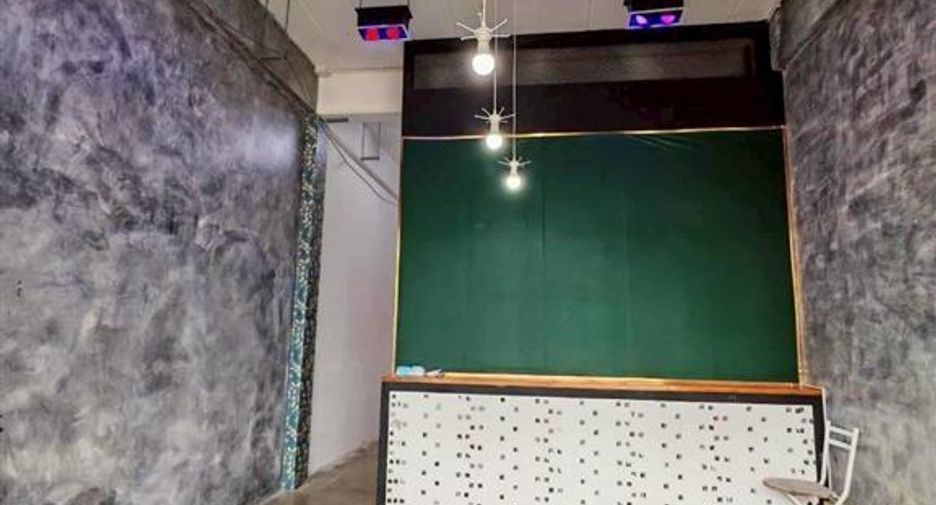 Local comercial en venta de 2 habitaciones en Lam Luk Ka, Pathum Thani