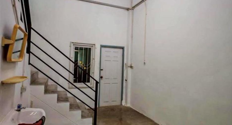Local comercial en venta de 2 habitaciones en Lam Luk Ka, Pathum Thani