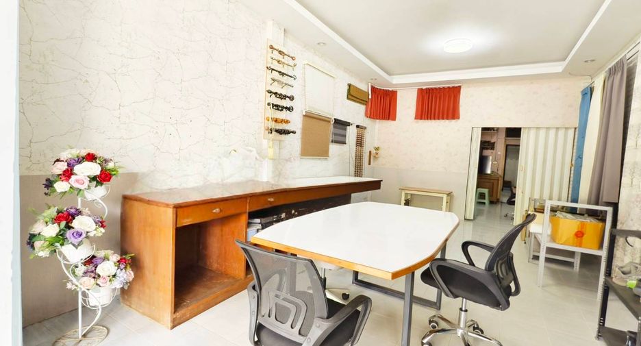For sale 2 bedrooms retail Space in Mueang Chiang Mai, Chiang Mai