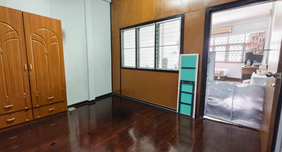For sale 2 bedrooms retail Space in Mueang Chiang Mai, Chiang Mai