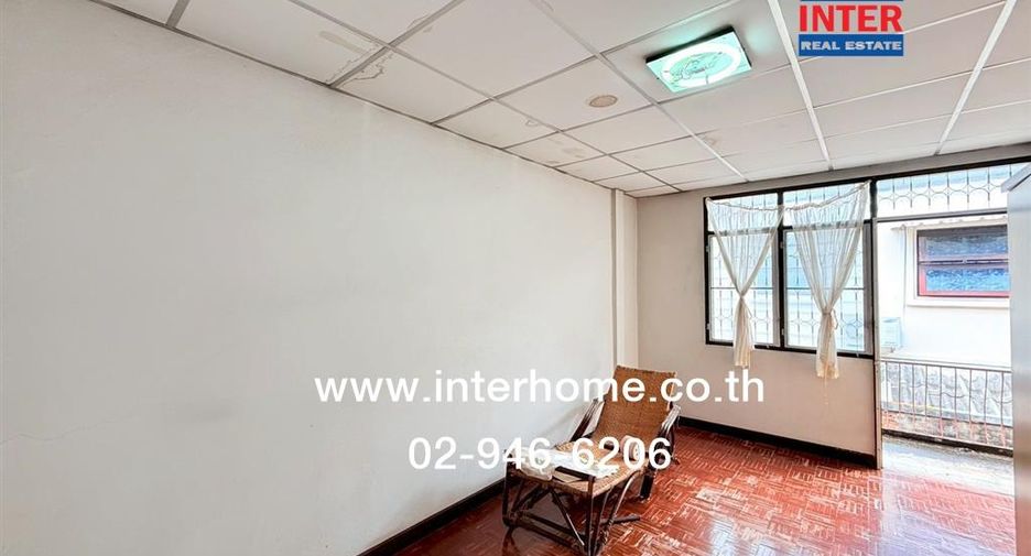 Reihenhaus zum Kauf mit 2 Zimmer in Taling Chan, Bangkok