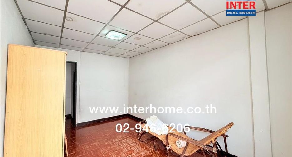 Reihenhaus zum Kauf mit 2 Zimmer in Taling Chan, Bangkok