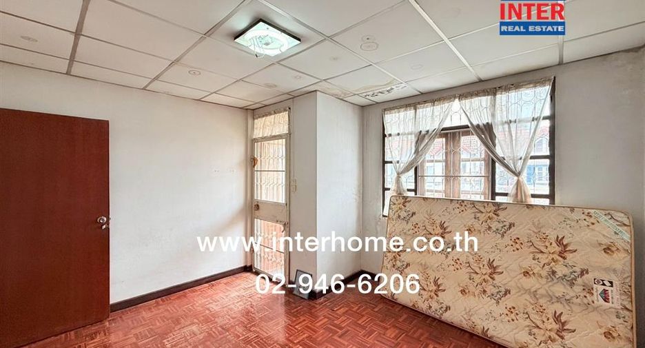 Reihenhaus zum Kauf mit 2 Zimmer in Taling Chan, Bangkok
