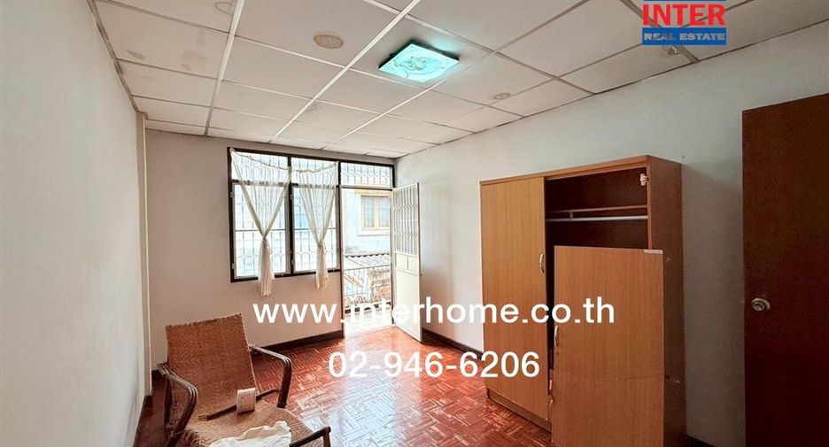 Reihenhaus zum Kauf mit 2 Zimmer in Taling Chan, Bangkok