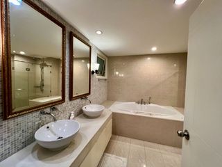Wohnung zur Miete mit 4 Zimmer in Khlong Toei, Bangkok