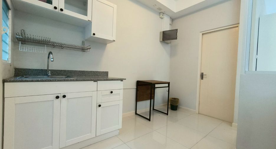 Продажа 3 спальни таунхаус в Лат Крабанг, Бангкок