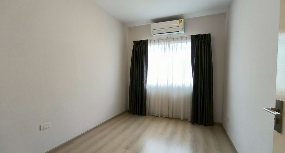 Продажа 3 спальни таунхаус в Лат Крабанг, Бангкок