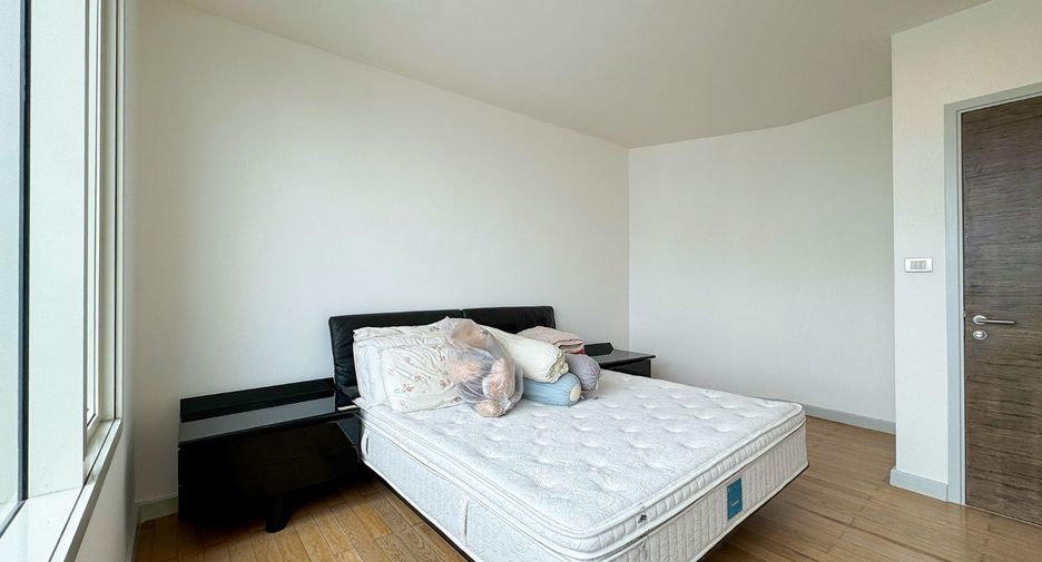 For sale 3 bedrooms condo in Bang Kho Laem, Bangkok