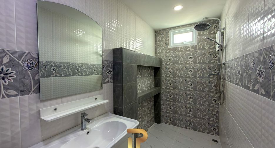 For sale 4 bedrooms villa in Bang Saray, Pattaya