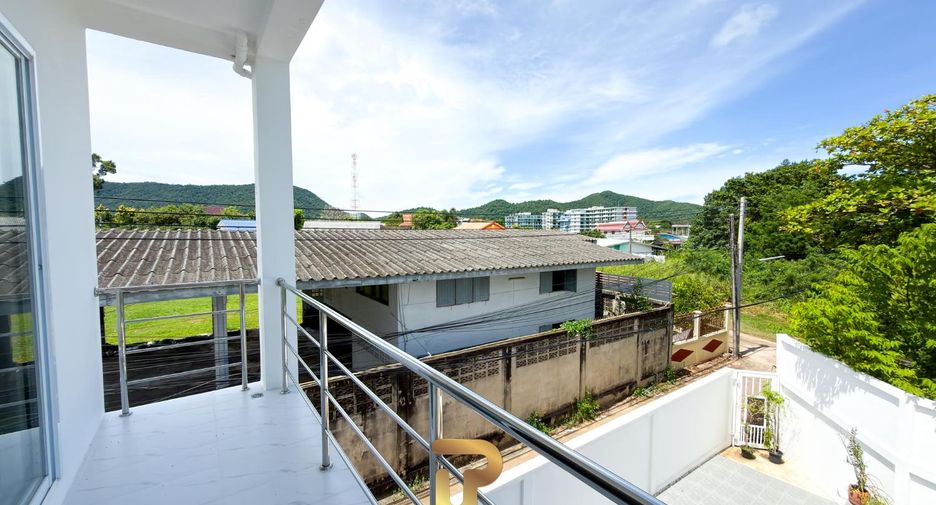 For sale 4 bedrooms villa in Bang Saray, Pattaya