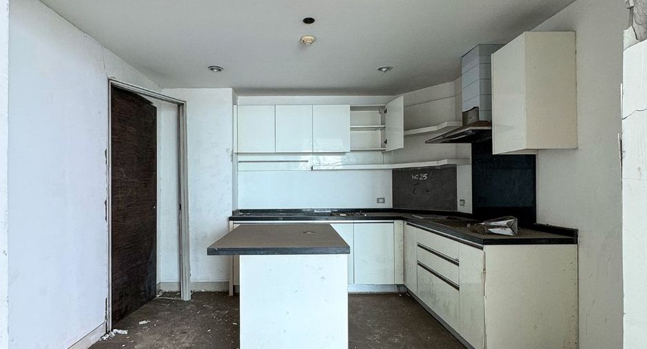 For sale 3 bedrooms condo in Bang Kho Laem, Bangkok