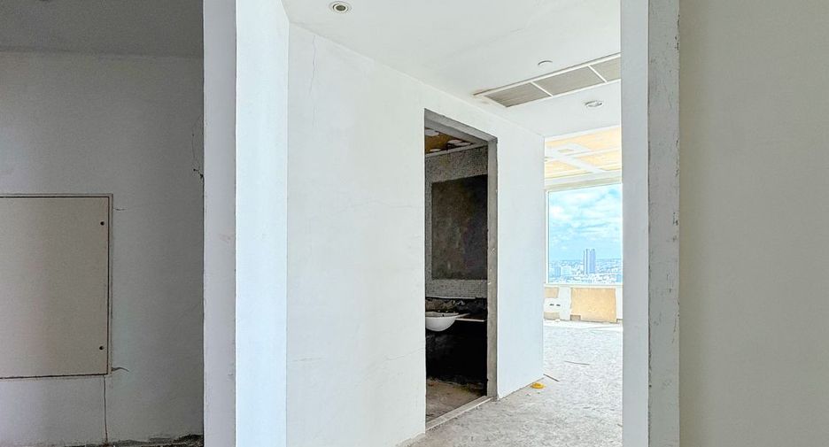 For sale 3 bedrooms condo in Bang Kho Laem, Bangkok