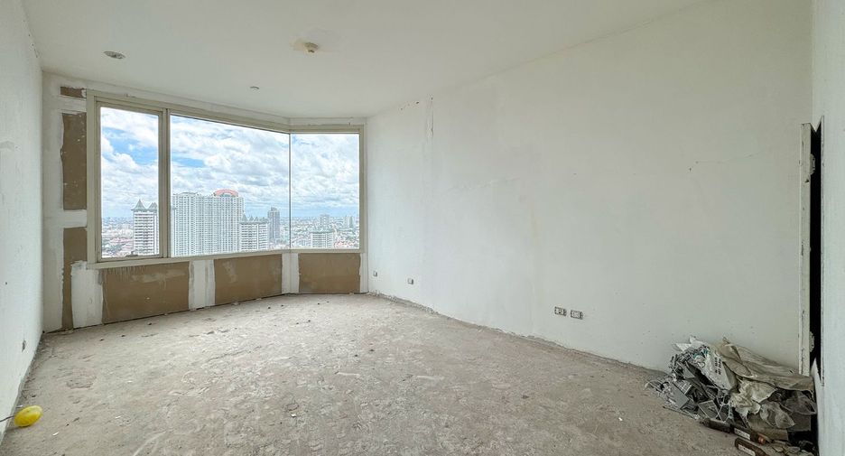 For sale 3 bedrooms condo in Bang Kho Laem, Bangkok