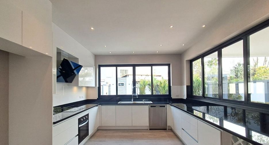 For sale 4 bedrooms villa in Hang Dong, Chiang Mai