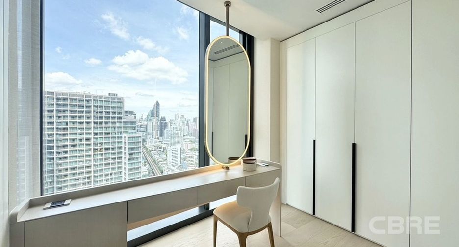 For sale 5 bedrooms condo in Khlong Toei, Bangkok