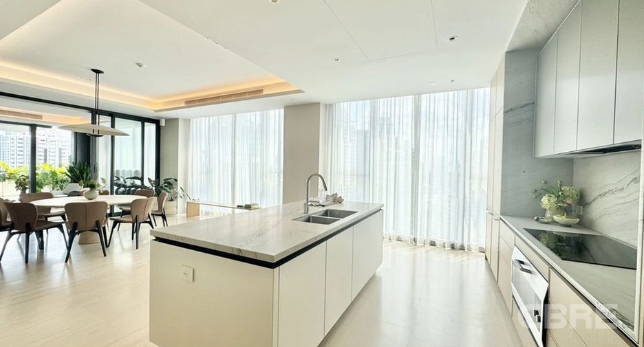 For sale 5 bedrooms condo in Khlong Toei, Bangkok