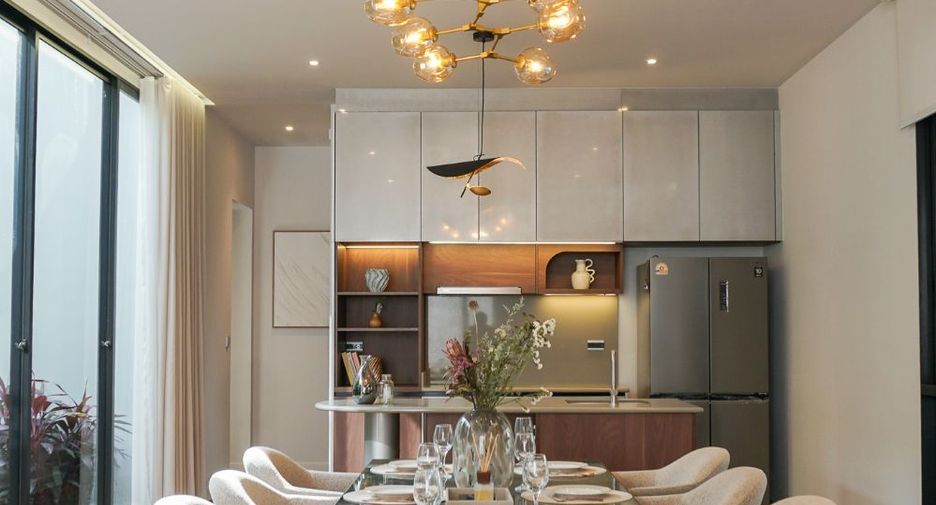 For rent and for sale 4 bedrooms house in Bang Kapi, Bangkok