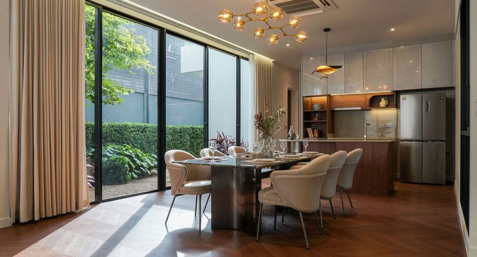 For rent and for sale 4 bedrooms house in Bang Kapi, Bangkok