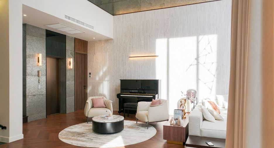 For rent and for sale 4 bedrooms house in Bang Kapi, Bangkok