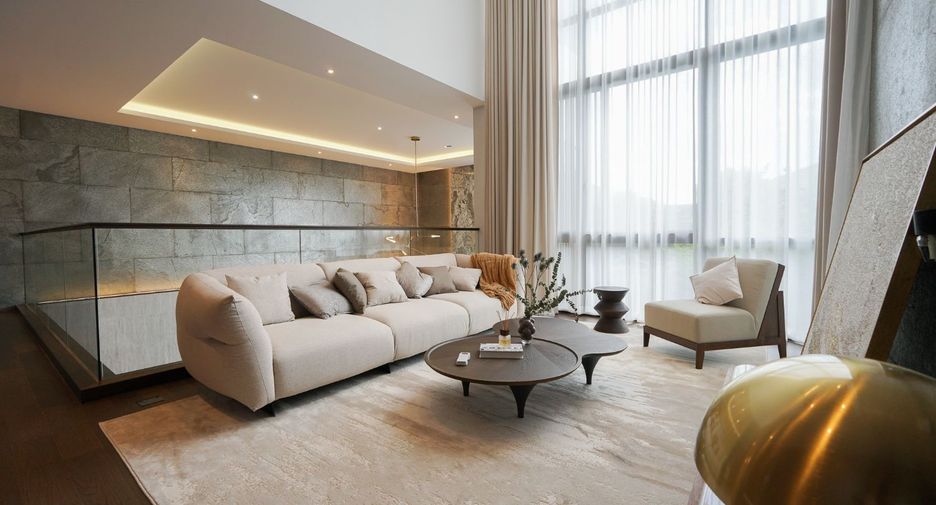 For rent and for sale 4 bedrooms house in Bang Kapi, Bangkok