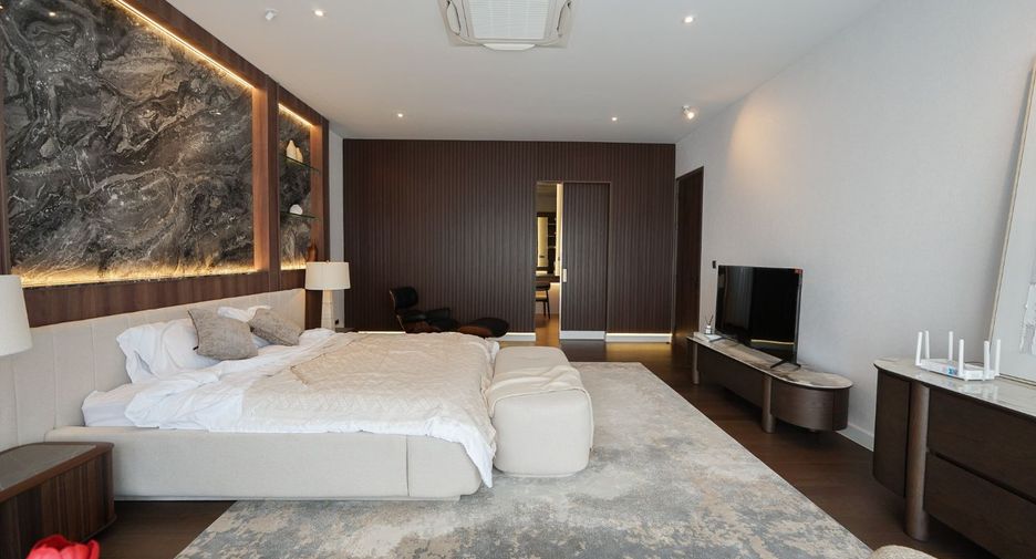 For rent and for sale 4 bedrooms house in Bang Kapi, Bangkok