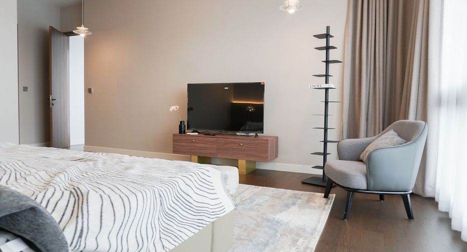 For rent and for sale 4 bedrooms house in Bang Kapi, Bangkok
