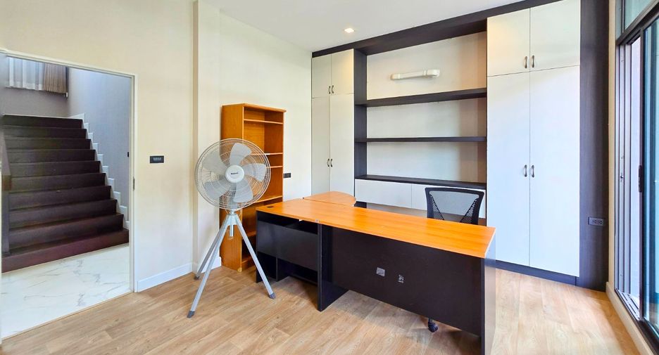 For sale 4 bedrooms house in Phasi Charoen, Bangkok