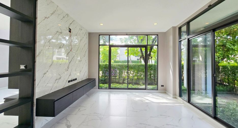For sale 4 bedrooms house in Phasi Charoen, Bangkok