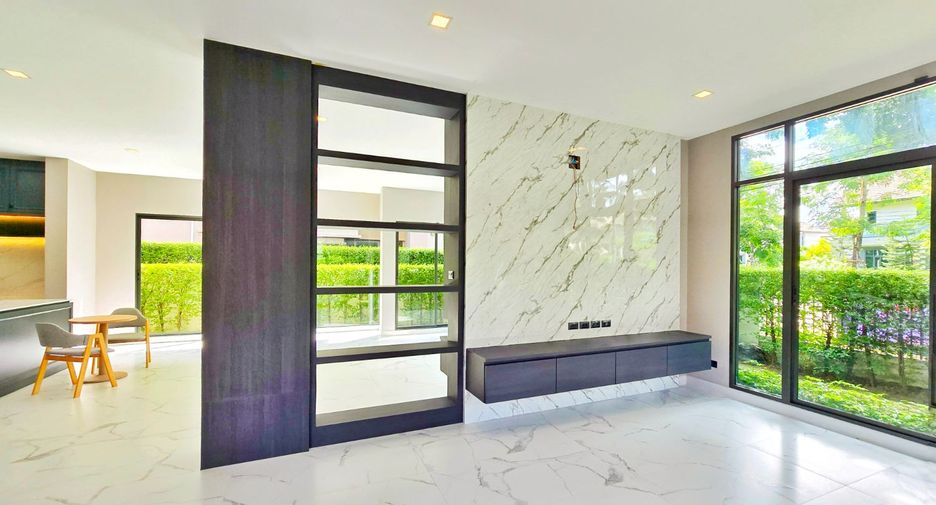 For sale 4 bedrooms house in Phasi Charoen, Bangkok