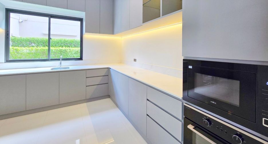 For sale 4 bedrooms house in Phasi Charoen, Bangkok