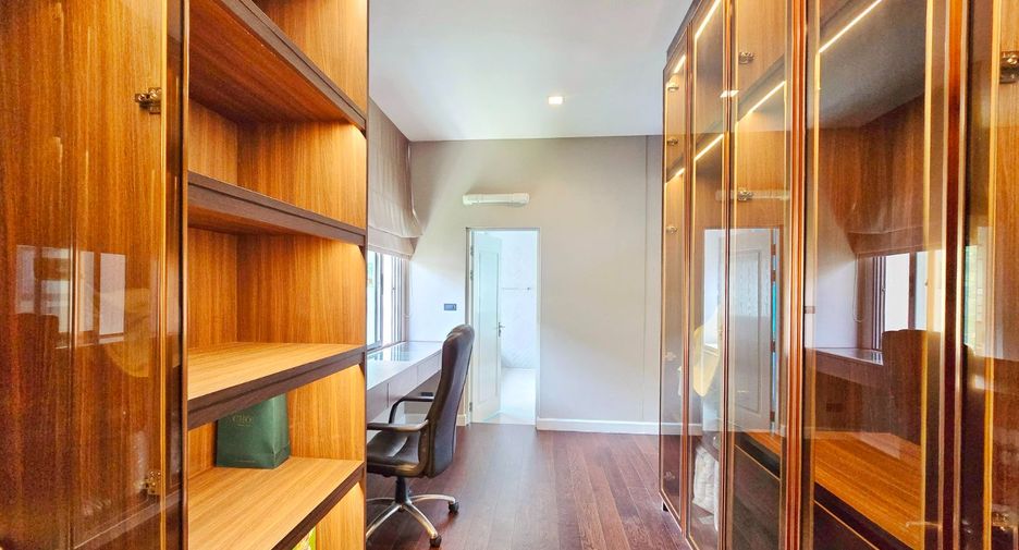 For sale 4 bedrooms house in Phasi Charoen, Bangkok