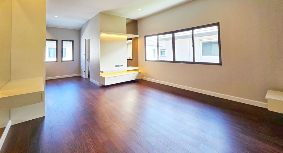 For sale 4 bedrooms house in Phasi Charoen, Bangkok