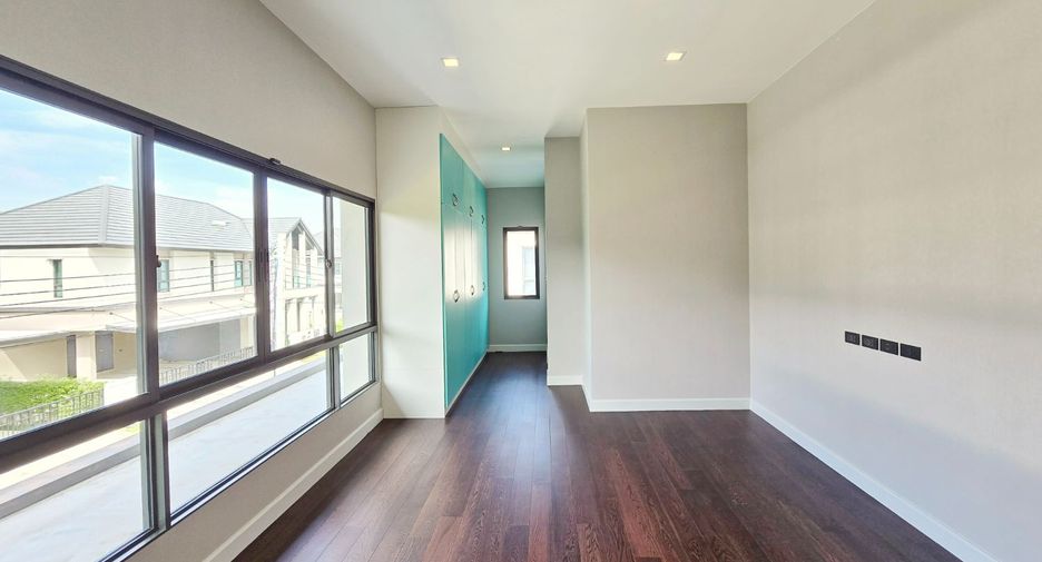 For sale 4 bedrooms house in Phasi Charoen, Bangkok