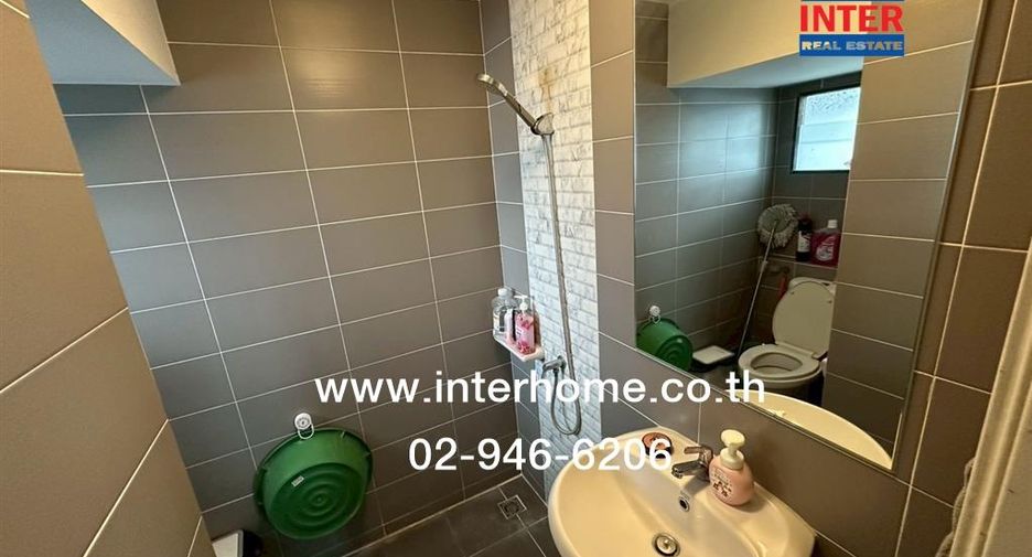 For rent and for sale 3 bedrooms townhouse in Khlong Sam Wa, Bangkok