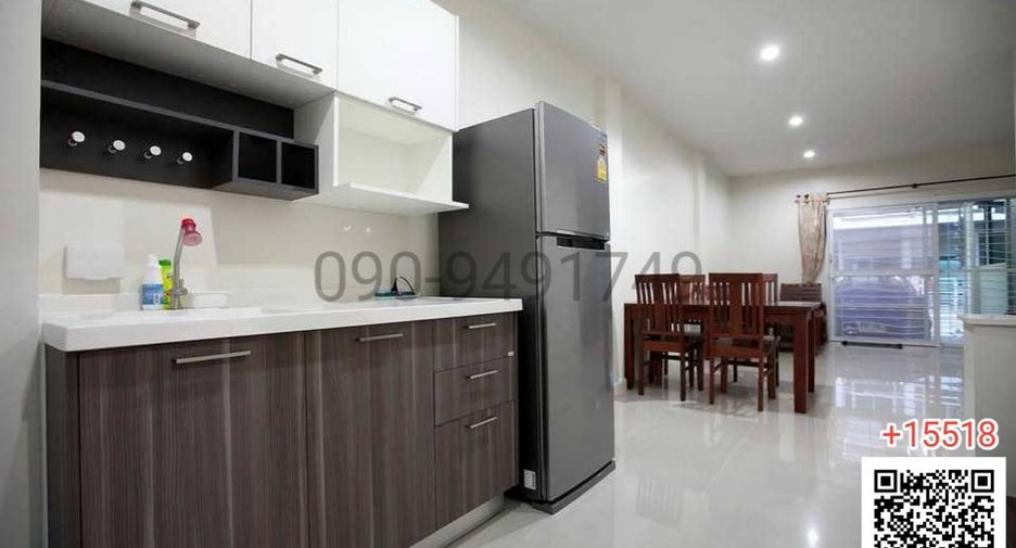 For rent 3 bedrooms townhouse in Saphan Sung, Bangkok