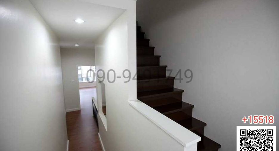 For rent 3 bedrooms townhouse in Saphan Sung, Bangkok