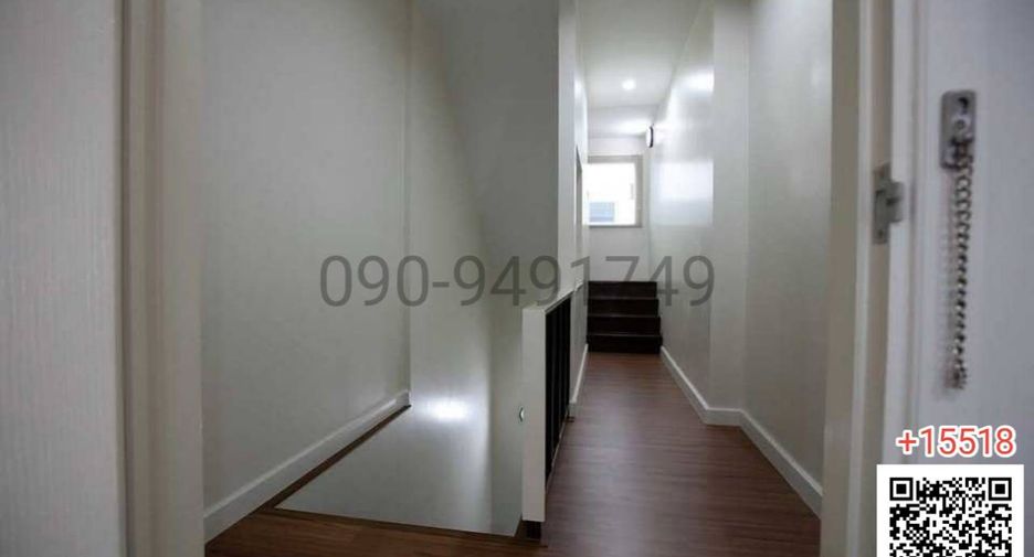 For rent 3 bedrooms townhouse in Saphan Sung, Bangkok