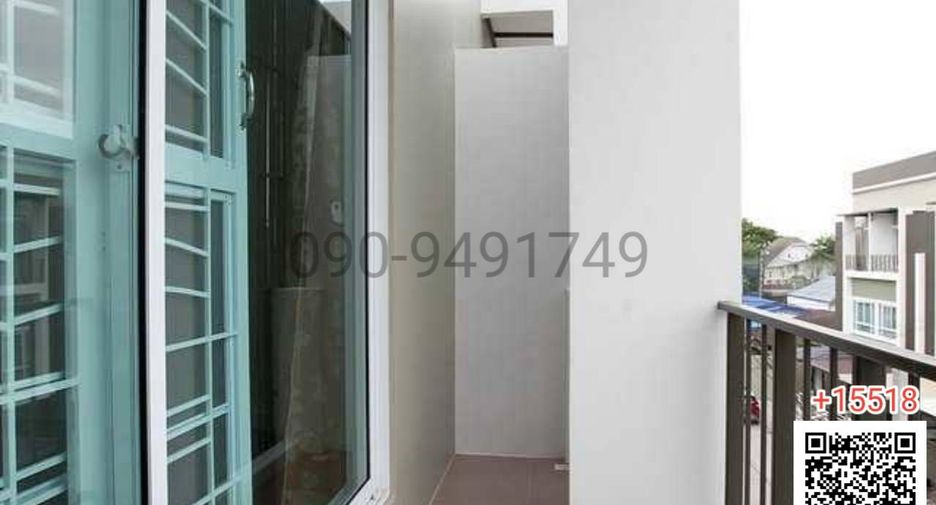 For rent 3 bedrooms townhouse in Saphan Sung, Bangkok