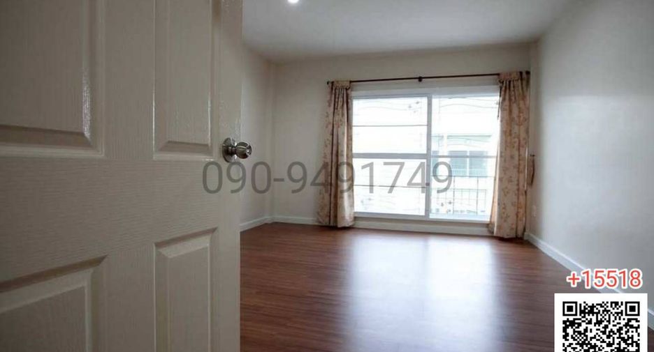 For rent 3 bedrooms townhouse in Saphan Sung, Bangkok