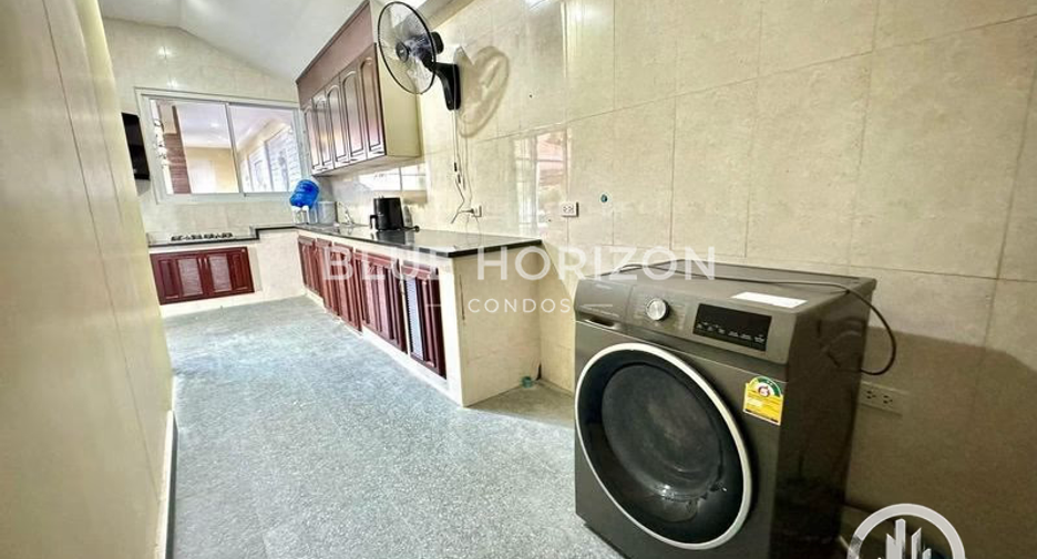 For rent and for sale 4 bedrooms house in Bang Lamung, Chonburi