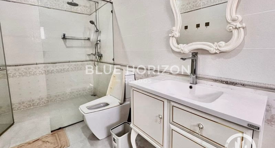 For rent and for sale 4 bedrooms house in Bang Lamung, Chonburi