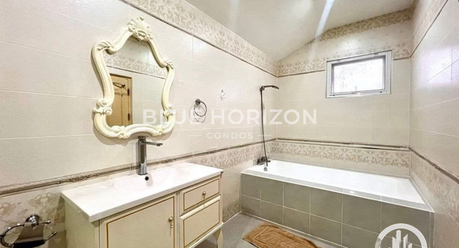 For rent and for sale 4 bedrooms house in Bang Lamung, Chonburi